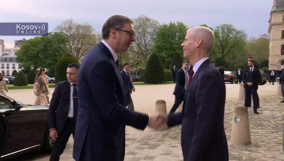 Svečani doček Vučića u Parizu