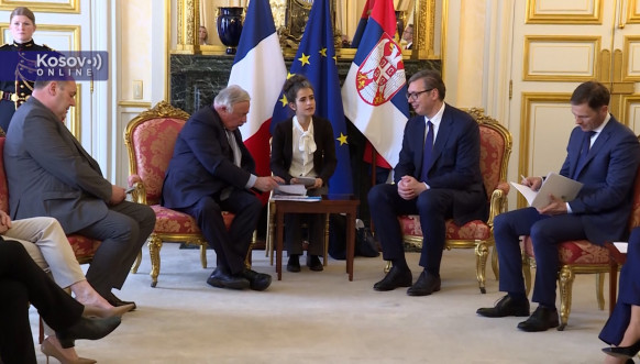 Aleksandar Vučić sa Žerarom Laršeom Aleksandar Vučić sa Žerarom Laršeom