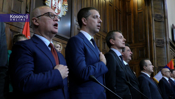 Predsednik Vlade i ministri položili zakletvu u Skupštini Srbije Predsednik Vlade i ministri položili zakletvu u Skupštini Srbije