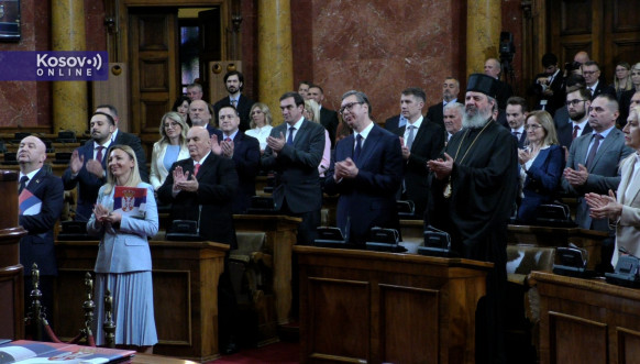 Predsednik Vlade i ministri položili zakletvu u Skupštini Srbije Predsednik Vlade i ministri položili zakletvu u Skupštini Srbije