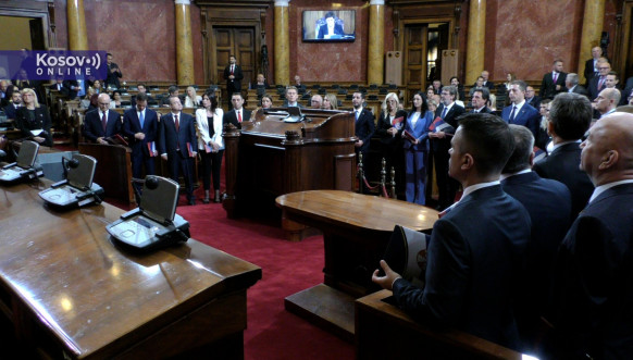 Predsednik Vlade i ministri položili zakletvu u Skupštini Srbije Predsednik Vlade i ministri položili zakletvu u Skupštini Srbije