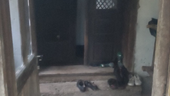 Kosovska policija obila staru kuću porodice Čeperković u selu Donje Isevo kod Leposavića