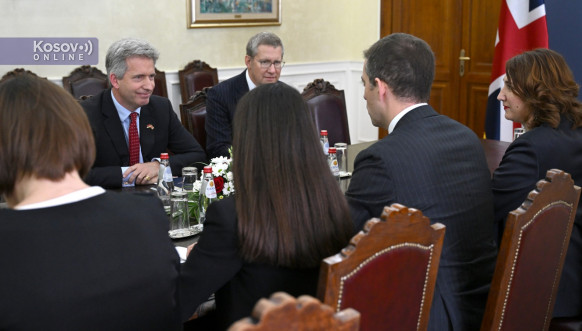 Sastanak Đurića sa britanskim ambasadorom Fergusonom Sastanak Đurića sa britanskim ambasadorom Fergusonom