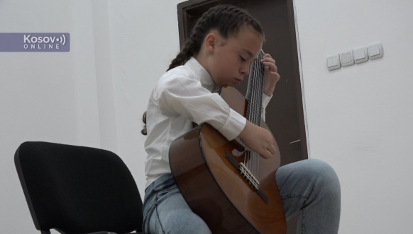 Prvi koncert učenika klasične gitare u Leposaviću 