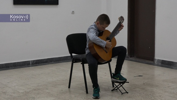 Prvi koncert učenika klasične gitare u Leposaviću 