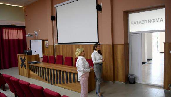 Stojković obišla Medinicinski fakultet Prištinskog univerziteta u Kosovskoj Mitrovici Stojković obišla Medinicinski fakultet Prištinskog univerziteta u Kosovskoj Mitrovici