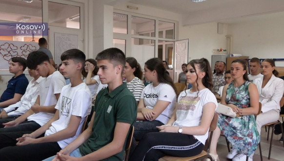 Privremeni organ dodelio nagrade vukovcima i đacima generacije u Leposaviću 