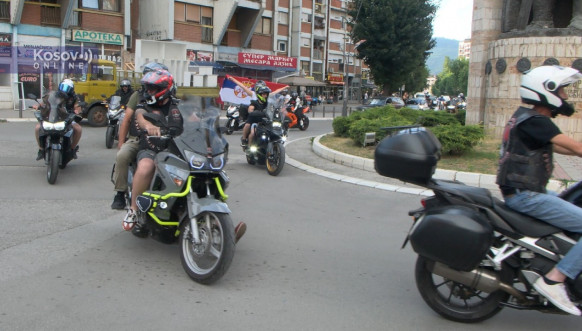 Defile bajkera u Severnoj Mitrovici