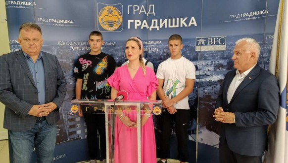 Deca sa Kosova u Gradiški Deca sa Kosova u Gradiški
