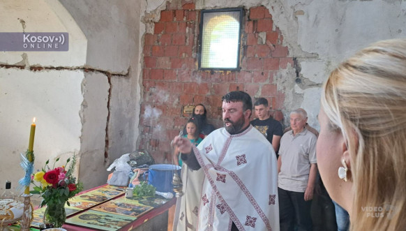 Krajište: Tokom liturgije iz obližnje kuće glasna albanska muzika, Srbi zatekli išarane zidove crkve