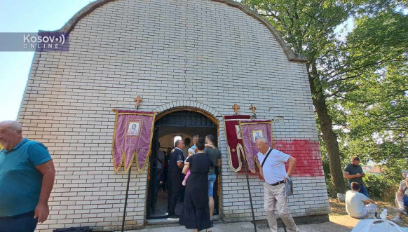 Krajište: Tokom liturgije iz obližnje kuće glasna albanska muzika, Srbi zatekli išarane zidove crkve