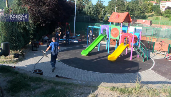 Renoviranje igrališta u Zvečanu