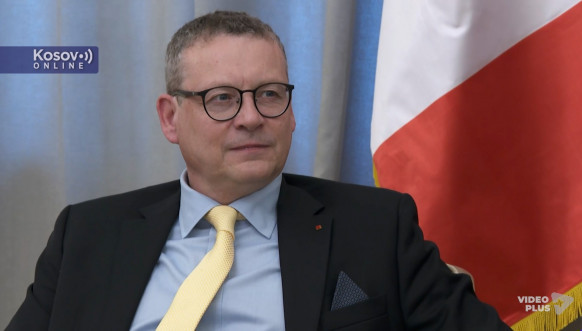 Vučić primio u oproštajnu posetu ambasadora Kanade