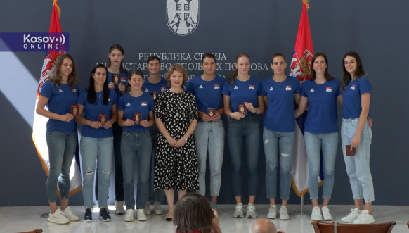  Ženskoj odbojkaškoj reprezentaciji Srbije uručeni diplomatski pasoši