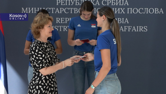  Ženskoj odbojkaškoj reprezentaciji Srbije uručeni diplomatski pasoši