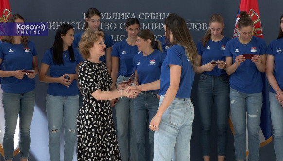  Ženskoj odbojkaškoj reprezentaciji Srbije uručeni diplomatski pasoši