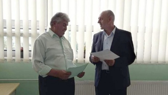 Dragan Ničić prima zahvalnicu 