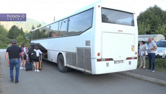 Deca iz Leposavića otputovala na ekskurziju u Pomoravski okrug Deca iz Leposavića otputovala na ekskurziju u Pomoravski okrug