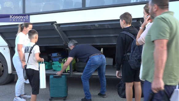 Deca iz Leposavića otputovala na ekskurziju u Pomoravski okrug Deca iz Leposavića otputovala na ekskurziju u Pomoravski okrug