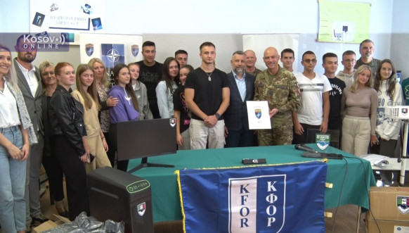 Kfor donirao opremu školi u Štrpcu Kfor donirao opremu školi u Štrpcu