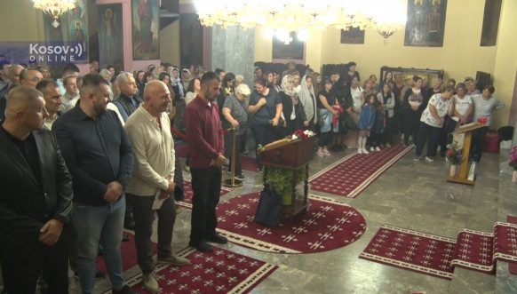 Liturgija u Hramu Svetog Cara Uroša u Uroševcu Liturgija u Hramu Svetog Cara Uroša u Uroševcu