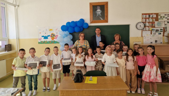 Od JKSP "Zvečan" pokloni za đake prvake Od JKSP "Zvečan" pokloni za đake prvake