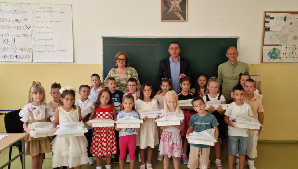 Od JKSP "Zvečan" pokloni za đake prvake Od JKSP "Zvečan" pokloni za đake prvake