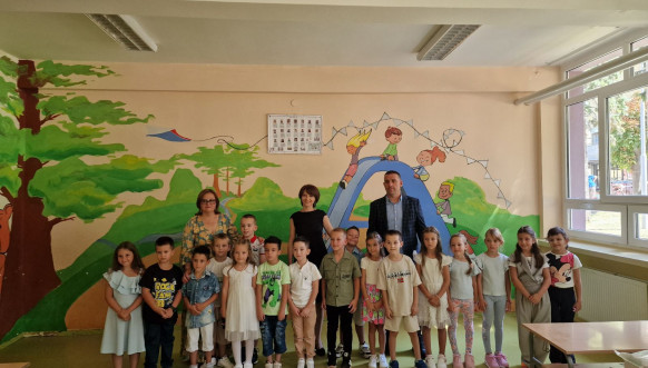 Od JKSP "Zvečan" pokloni za đake prvake Od JKSP "Zvečan" pokloni za đake prvake