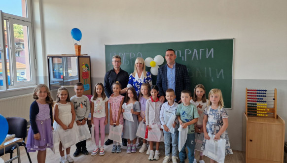 Od JKSP "Zvečan" pokloni za đake prvake Od JKSP "Zvečan" pokloni za đake prvake