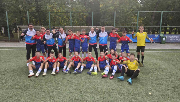 Mladi fudbaleri sa Kosova osvojili treće mesto na turniru Ilija Petković u Beogradu Mladi fudbaleri sa Kosova osvojili treće mesto na turniru Ilija Petković u Beogradu