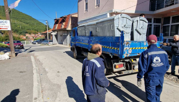 U Zvečanu postavljeni novi kontejneri U Zvečanu postavljeni novi kontejneri