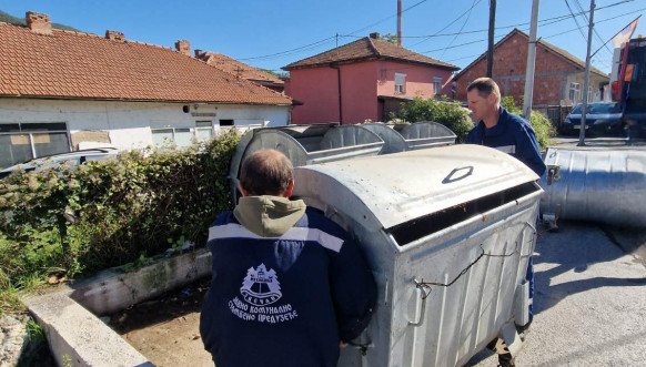 U Zvečanu postavljeni novi kontejneri U Zvečanu postavljeni novi kontejneri