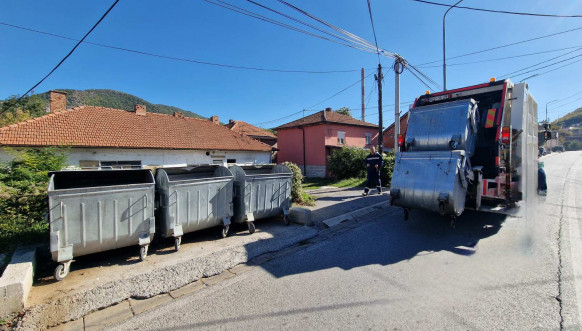 U Zvečanu postavljeni novi kontejneri U Zvečanu postavljeni novi kontejneri