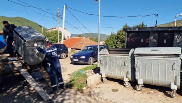 U Zvečanu postavljeni novi kontejneri U Zvečanu postavljeni novi kontejneri