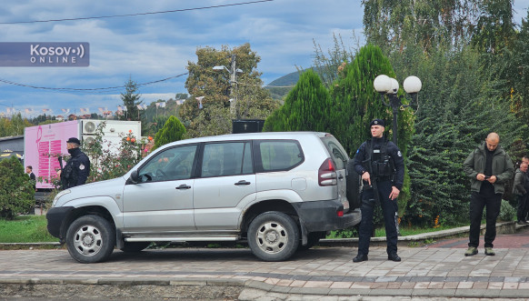 Aljbin Kurti posetio Leposavić