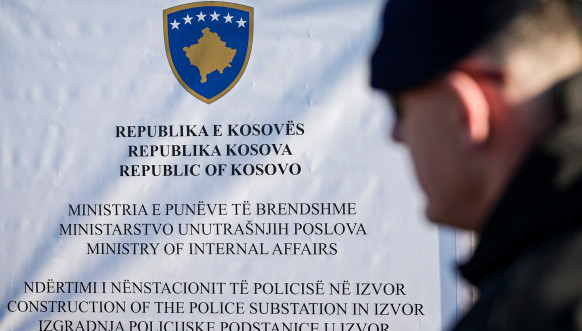 Aljbin Kurti polaže kamen temeljac za policijsku podstanicu