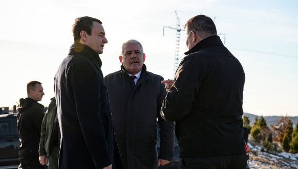 Aljbin Kurti polaže kamen temeljac za policijsku podstanicu