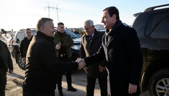 Aljbin Kurti polaže kamen temeljac za policijsku podstanicu