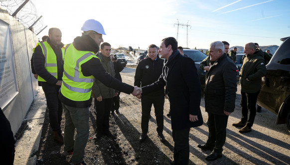 Aljbin Kurti polaže kamen temeljac za policijsku podstanicu