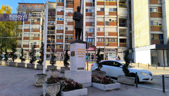 Spomenik ruskom konzulu Ščerbinu u Severnoj Mitrovici