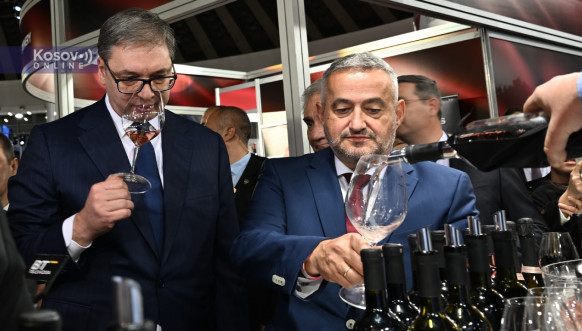 Aleksandar Vučić proba vina