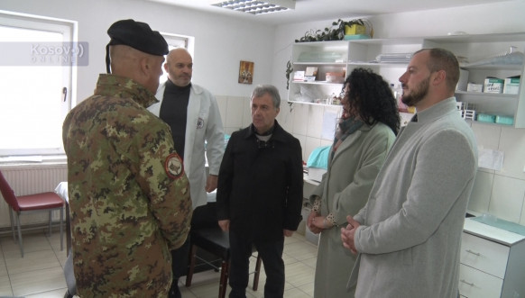 Kfor donirao medicinsku opremu Domu zdravlja u Štrpcu Kfor donirao medicinsku opremu Domu zdravlja u Štrpcu
