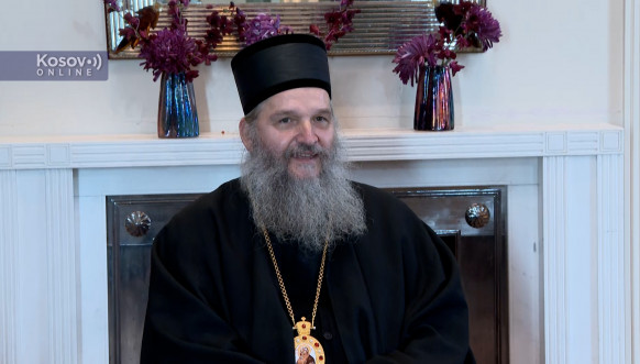 Vučić i Dodik sa episkopom Andrejem