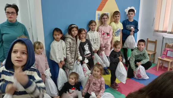 Odbor za pomoć KiM dodela paketića