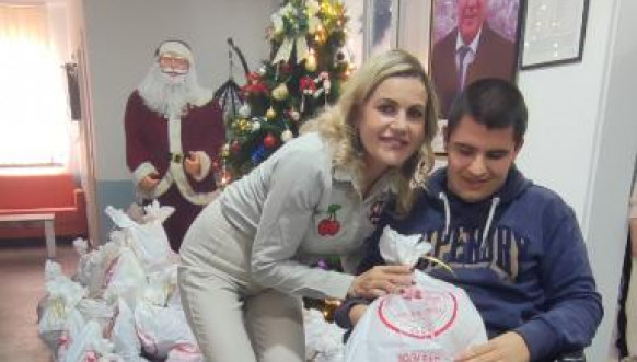 Odbor za pomoć KiM dodela paketića