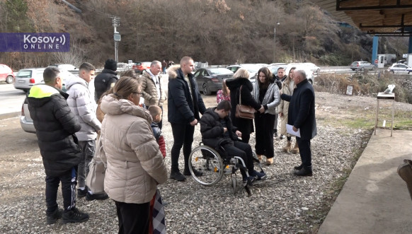 Arlov na Jarinju uručio stipendije i paketiće srpskoj deci sa Kosova