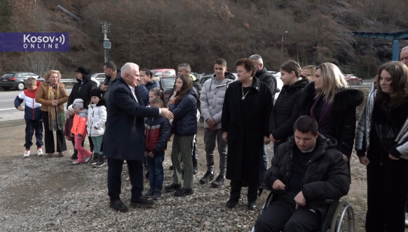 Arlov na Jarinju uručio stipendije i paketiće srpskoj deci sa Kosova