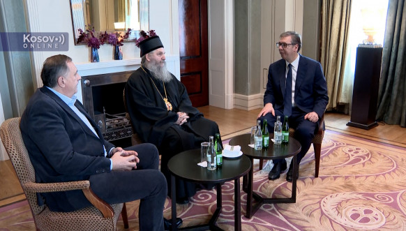 Vučić i Dodik sa episkopom Andrejem