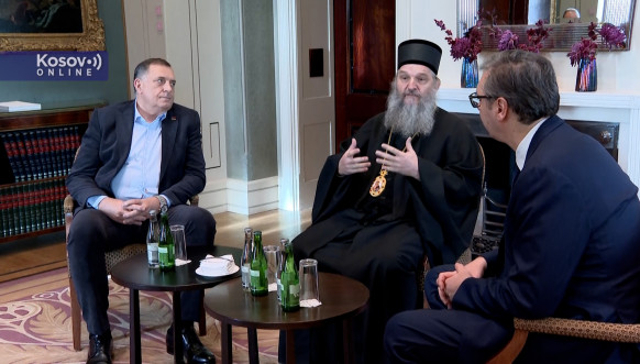Vučić i Dodik sa episkopom Andrejem