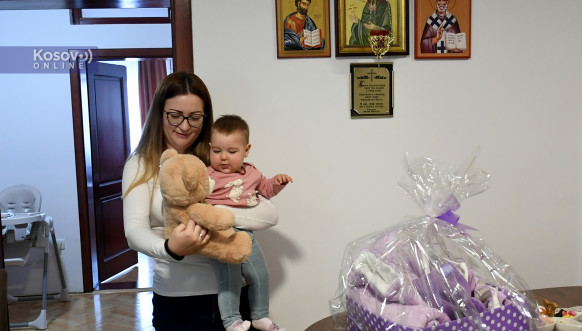 Mala Maša sa mamom Mala Maša sa mamom